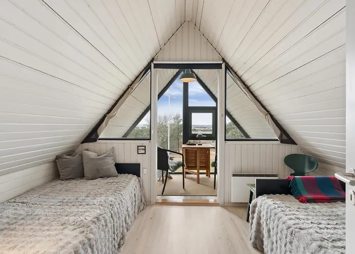 Дом отдыха Coxy Overlooking The Golf Course At Sondervig - 1019